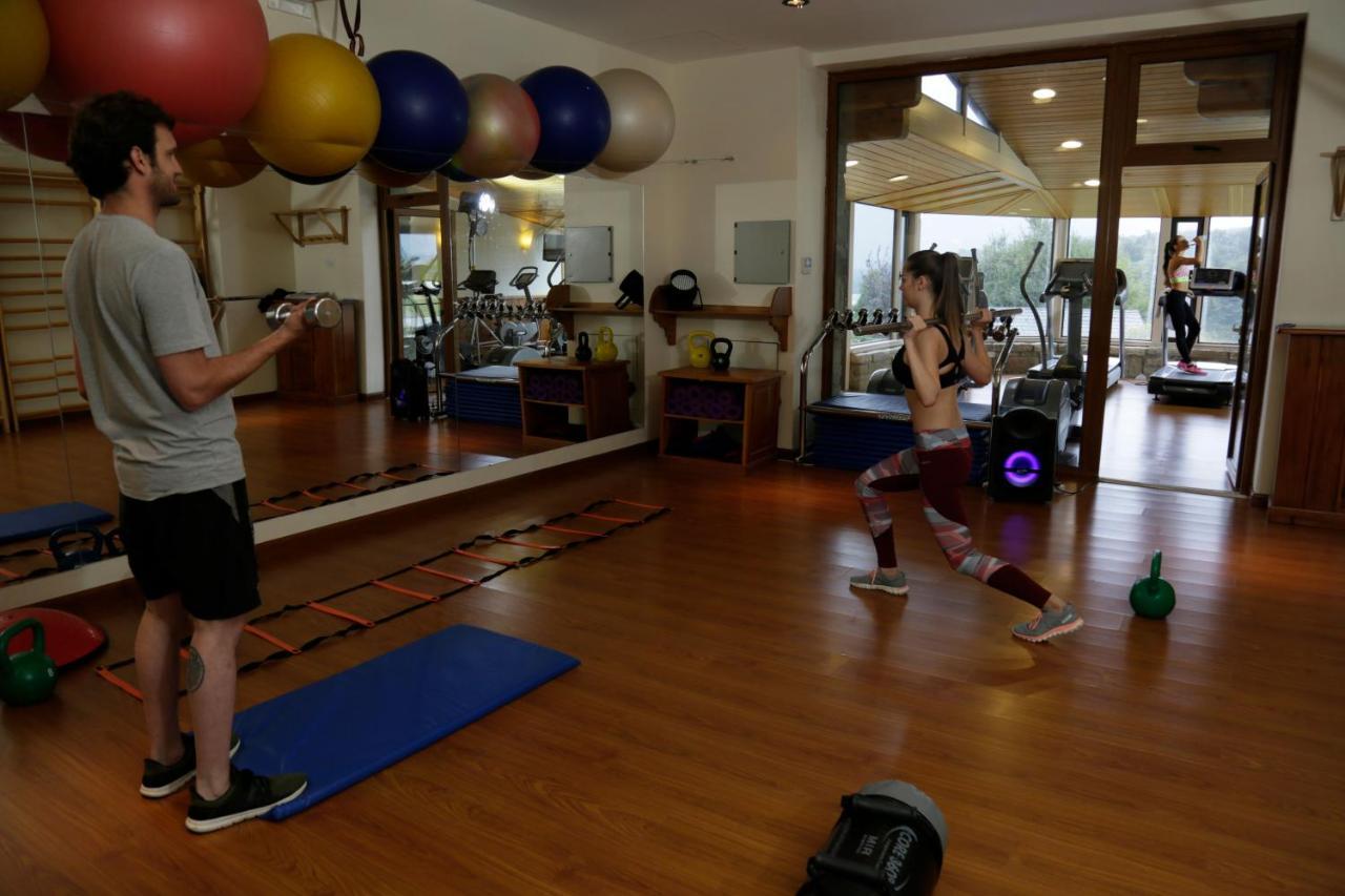 Llao Llao Resort, Golf-Spa San Carlos de Bariloche Esterno foto A personal trainer working with a client