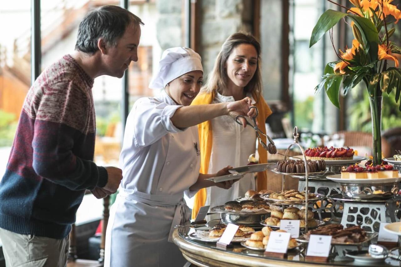 Llao Llao Resort, Golf-Spa San Carlos de Bariloche Esterno foto A buffet at the Mandarin Oriental, Munich