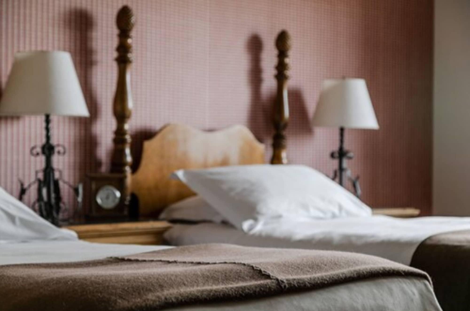 Llao Llao Resort, Golf-Spa San Carlos de Bariloche Esterno foto A bed with a headboard