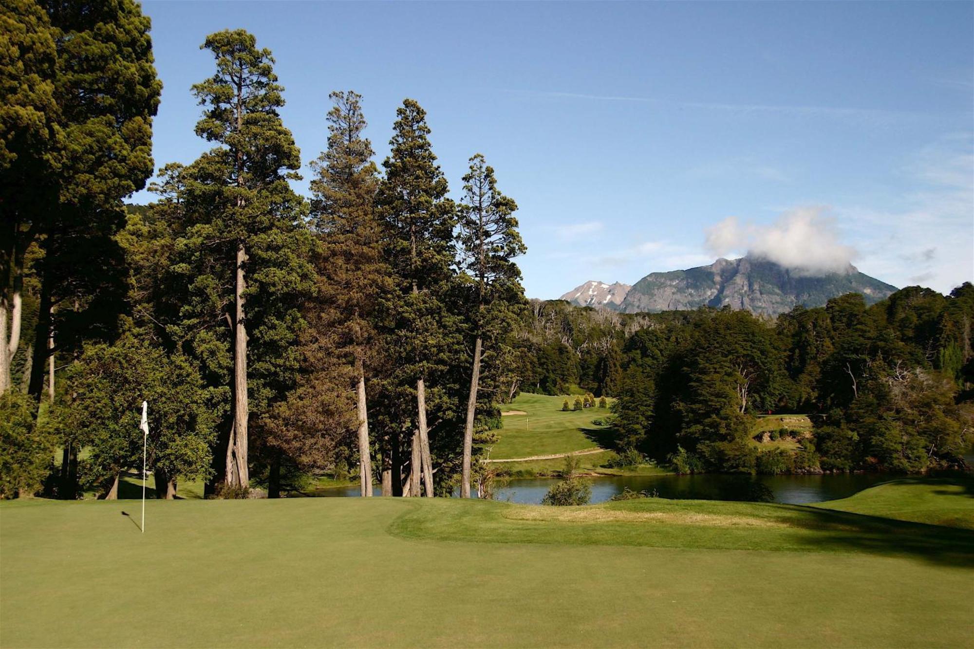 Llao Llao Resort, Golf-Spa San Carlos de Bariloche Esterno foto Golf course at the Sun Mountain Lodge