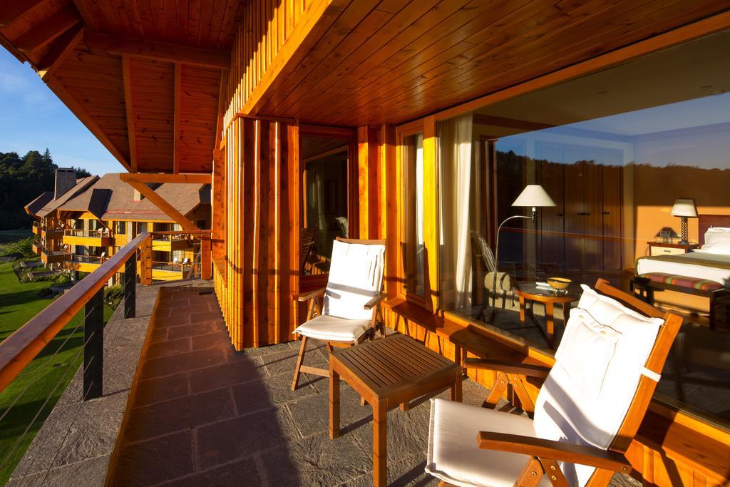 Llao Llao Resort, Golf-Spa San Carlos de Bariloche Esterno foto A balcony