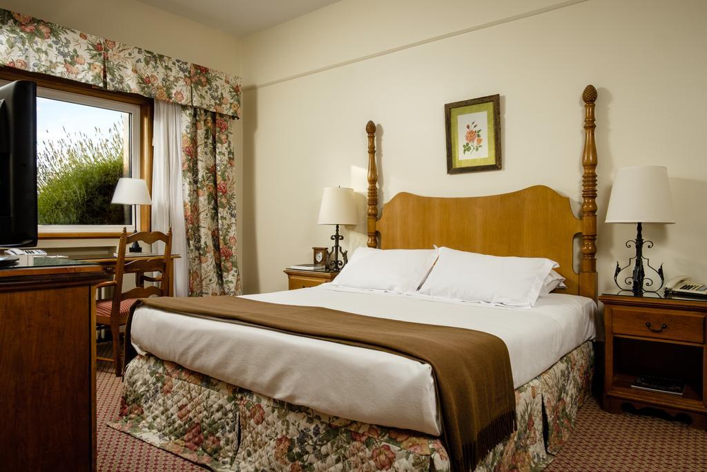 Llao Llao Resort, Golf-Spa San Carlos de Bariloche Esterno foto A bedroom at the Inn at Disney's Animal Kingdom